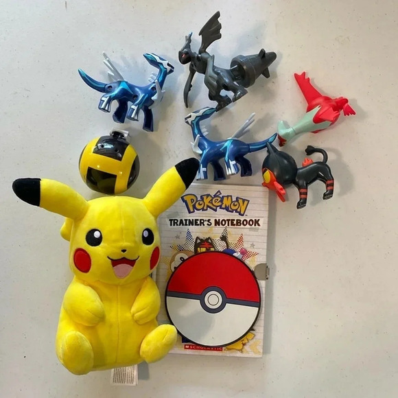 Pokémon Toys - 5 figures, belt clip pokeball, book & Pikachu stuffed animal - Picture 1 of 13